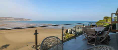 コテージ | 屋外ダイニングエリア