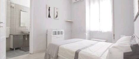 1 chambre, fer et planche à repasser, Wi-Fi, draps fournis