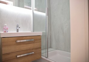 Shower - Relaxing vacation in the Zur Düne vacation apartment on the Baltic Sea (Grömitz)