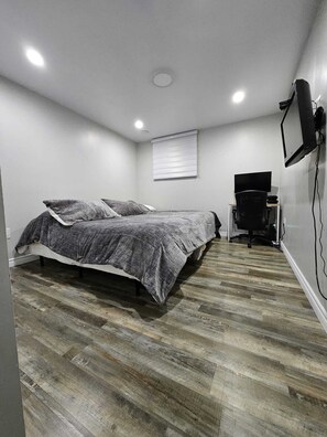 2 多间卧室、熨斗/熨衣板、免费 WiFi、床单