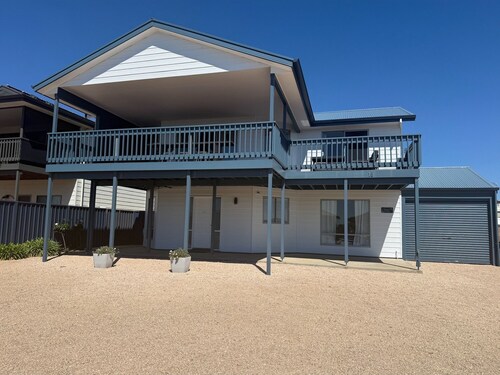 Seaviews at Stansbury - Modern and spacious! Off Peak special available!