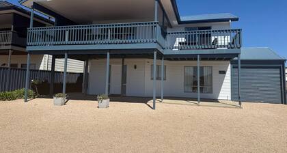 Seaviews at Stansbury - Modern and spacious! Off Peak special available!
