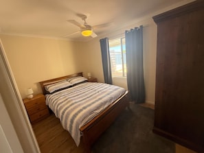 4 habitaciones, tabla de planchar con plancha y wifi gratis 