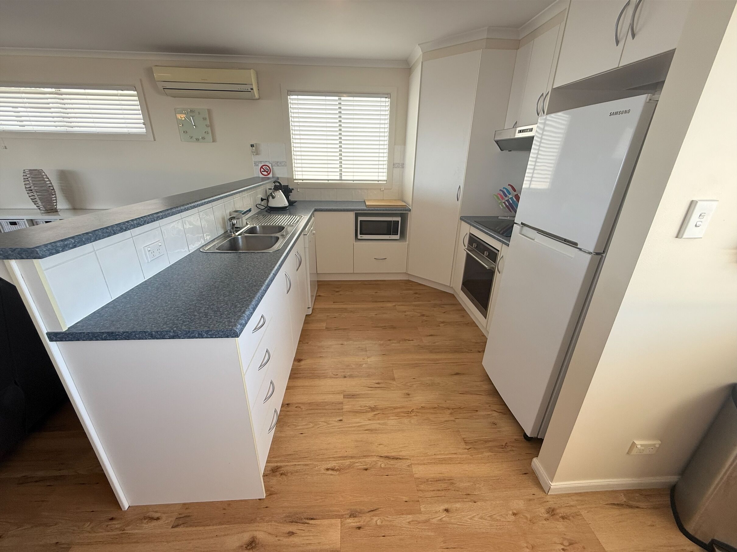 Micro-ondes, four, lave-vaisselle, grille-pain