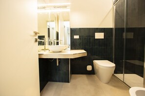 Doccia, asciugacapelli, bidet, asciugamani