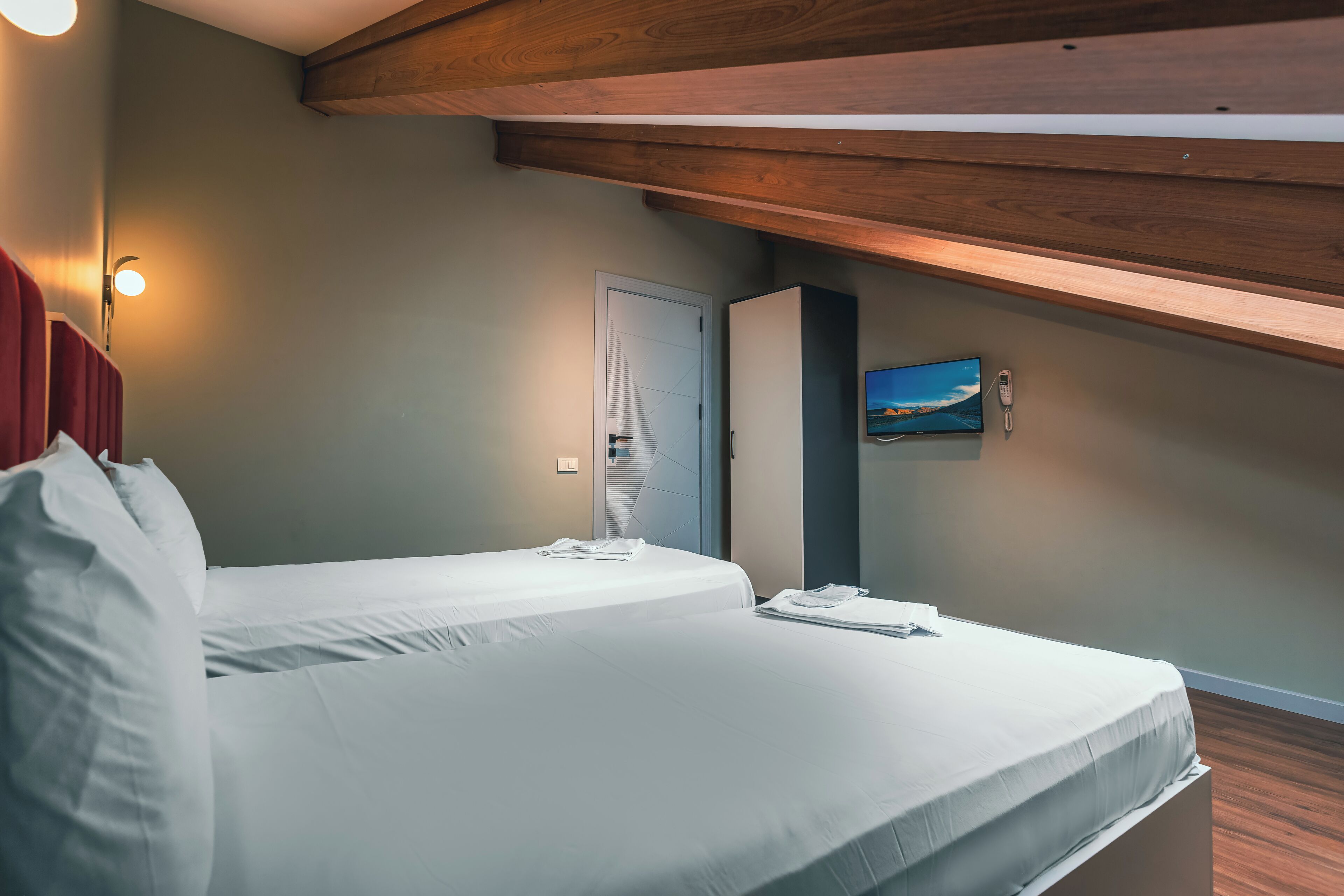 Premium bedding, pillow-top beds, minibar, in-room safe