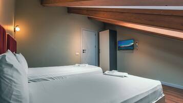 Premium bedding, pillow-top beds, minibar, in-room safe