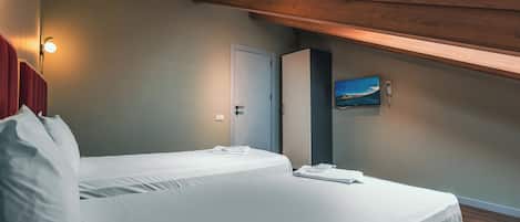Premium bedding, pillow-top beds, minibar, in-room safe