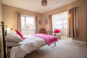 2 chambres, fer et planche à repasser, Wi-Fi, draps fournis