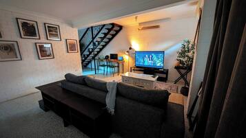 House, 1 Bedroom, Accessible | Living room | Books