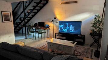 House, 1 Bedroom, Accessible | Living room | Books