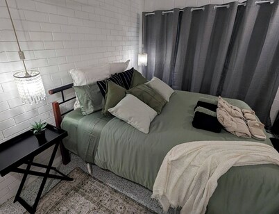Peaceful, Modern, Lowtoxic, B'fast Included