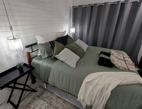 Peaceful, Modern, Lowtoxic, B'fast Included