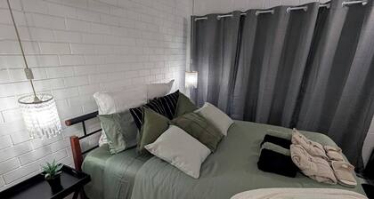 Peaceful, Modern, Lowtoxic, B'fast Included