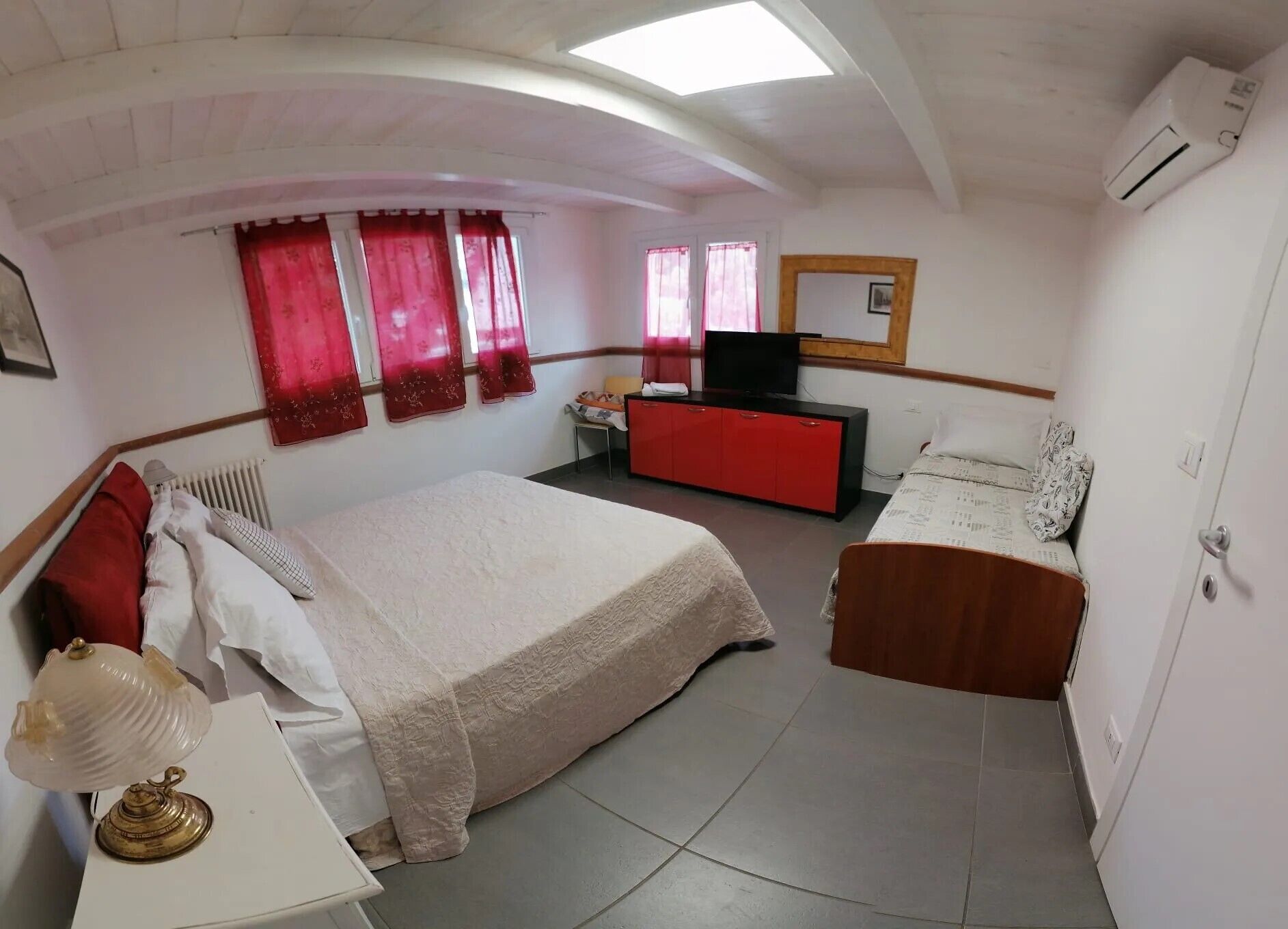 8 bedrooms, Internet