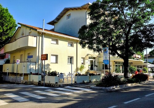 Residence at the Steam, your perfect home within walking distance of the beach.