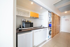 雪櫃、微波爐、焗爐、爐具