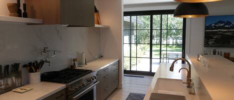 Fridge, stovetop, dishwasher, coffee/tea maker