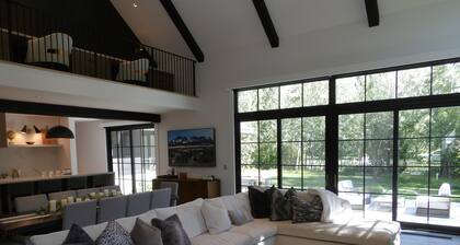 JUST LISTED! Luxury 4 Bedroom/3.5 Bathroom Home Near Ski Lifts and Ketchum!