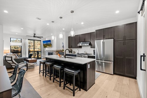 New Listing! Rooftop Haven | Hot Tub, BBQ & Views of Buffalo Mountain