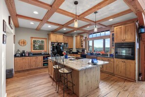 Fridge, microwave, oven, stovetop - New Listing! Spectacular Retreat | 3 Private Suites | Minutes from Sandpoint (Sagle)