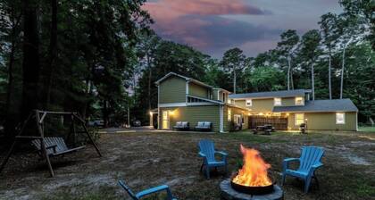 Renovated 2 Bedroom 1st floor apartment with expansive yard!