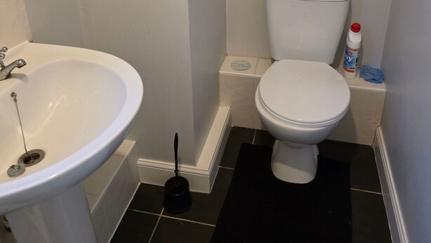 Unclassified image, 1 of 10, button - Room-near Colcheste Town Centre (Colchester)