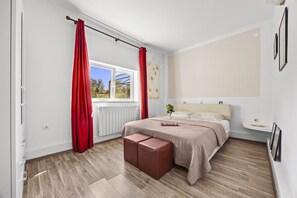 3 bedrooms, iron/ironing board, free WiFi, bed sheets - Charming three-bedroom apartment near the sea (Valbandon)