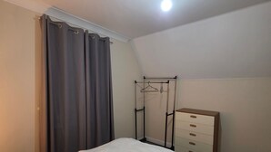 Unclassified image, 2 of 10, button - Room-cozy Guest Room in Colchester - Per (Colchester)