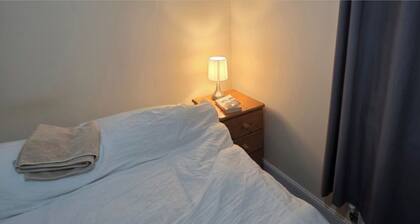 Room-cozy Guest Room in Colchester - Per