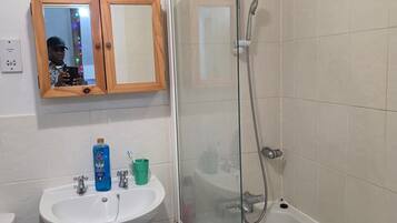 Shared Dormitory, 1 Bedroom | Bathroom
