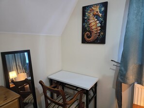 Dormitorio compartido, 1 habitación | Sala de estar