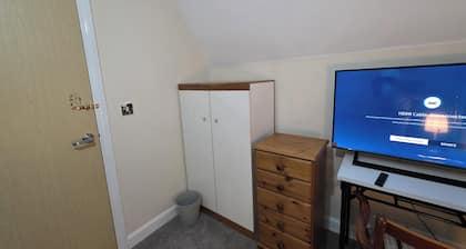 Room-charming Colchester Room With Garde