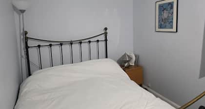 Room-guest Room in Colchester Hythe