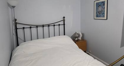 Room-guest Room in Colchester Hythe
