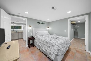 2 bedrooms, desk, iron/ironing board, free WiFi