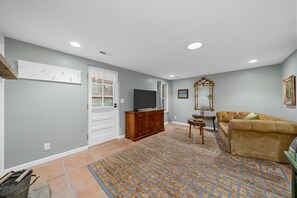 Älytelevisio, kirjoja, videokirjasto