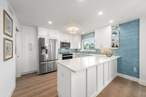 Coffee/tea maker, fridge, microwave, oven - Sea Shells & Family Tides: Island Beach Club Retreat with Gulf Views (Sanibel)