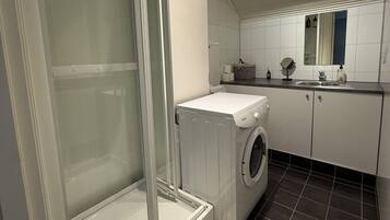 Bruser, hårtørrer, håndklæder, Sæbe