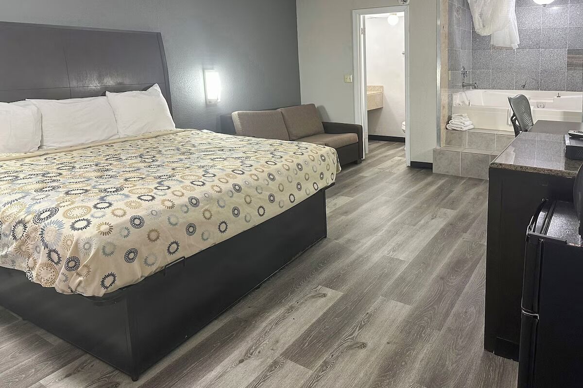 1 غرفة نوم ومكواة/لوح كي وواي فاي مجانًا وملاءات أسرّة