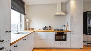 Kühlschrank, Ofen, Herdplatte, Geschirrspüler