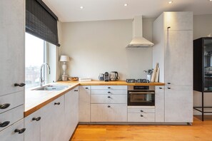 Kühlschrank, Ofen, Herdplatte, Geschirrspüler