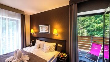 In-room safe, free WiFi, wheelchair access