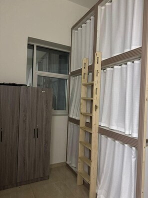 Standard Room, Men only | Free WiFi - Rizq Luxurious Villa (Dubai)