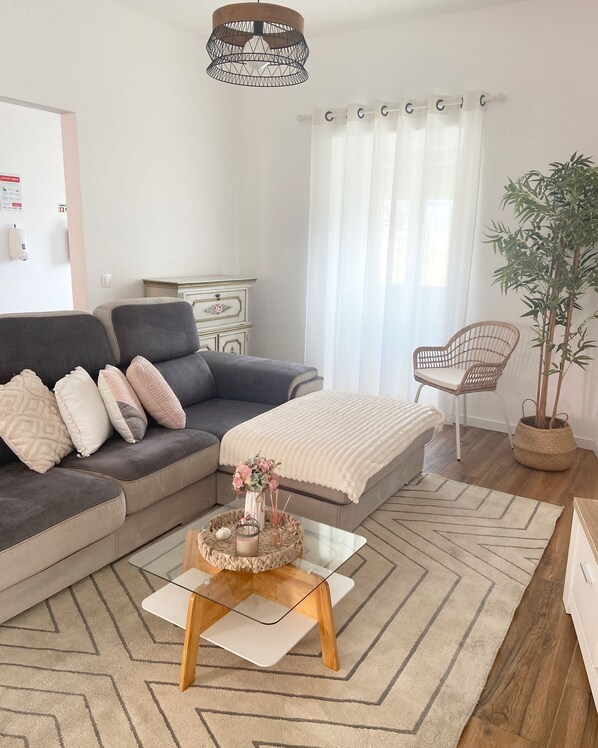 House, Balcony, Sea View | Living area