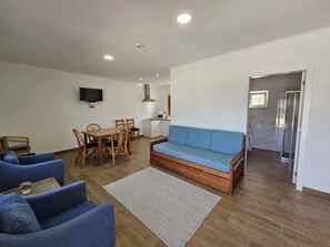 Apartment, 2 Bedrooms, Pool View