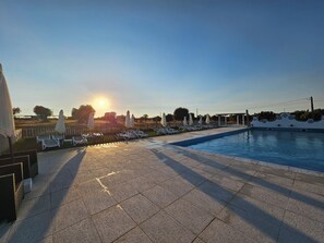 حمّام سباحة خارجي