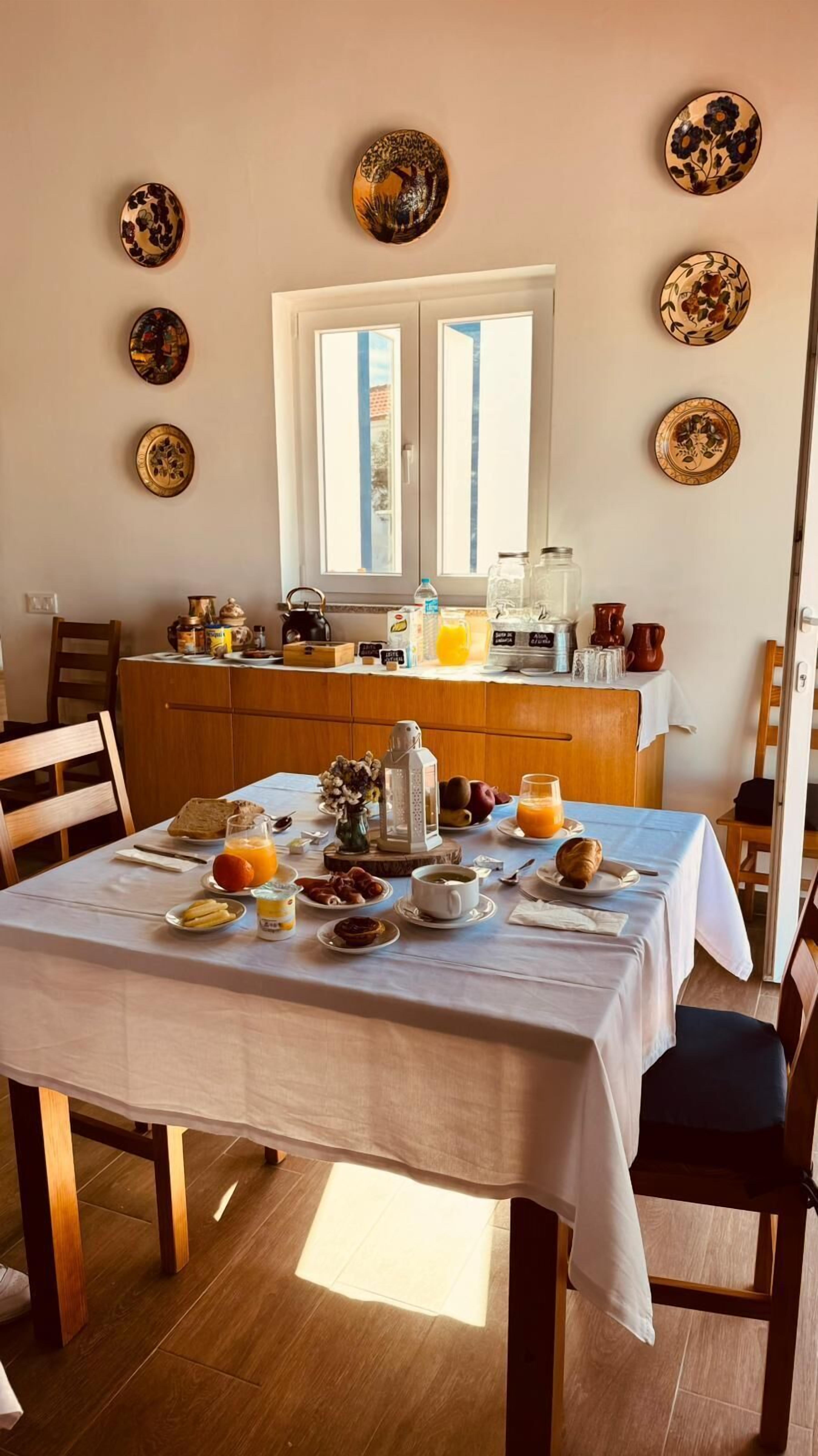 Tägliches inbegriffenes kontinentales Frühstück