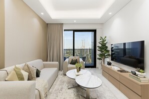 TV - Minutes from Dubai Marina with Easy Access to Main Road (Dubai)