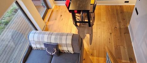 Comfort Studio, Kitchenette, Mountain View (One) | Living area